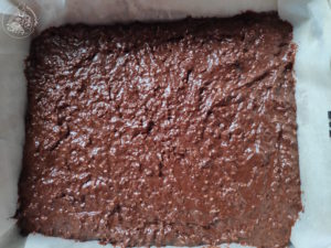 ciasto czekoladowo-kokosowe przed włożeniem do piekarnika