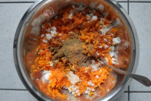Masa na kotlety ryżowo-marchewkowe